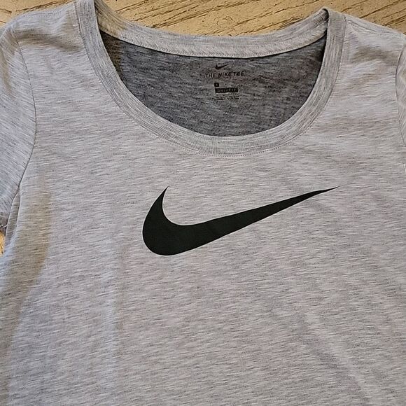 Gray Nike t shirt size S NWOT - Picture 3 of 6